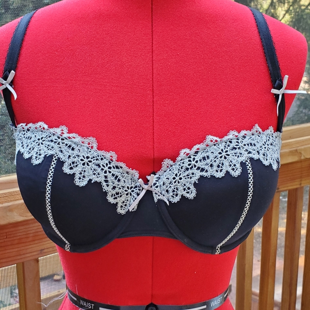 Presence black balconett bras 32DD